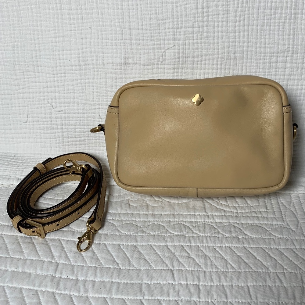 Light Tan crossbody leather bag Antonio Melani
